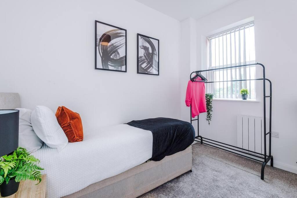 Stunning 2-Bedroom Apartment In Bolton Luaran gambar