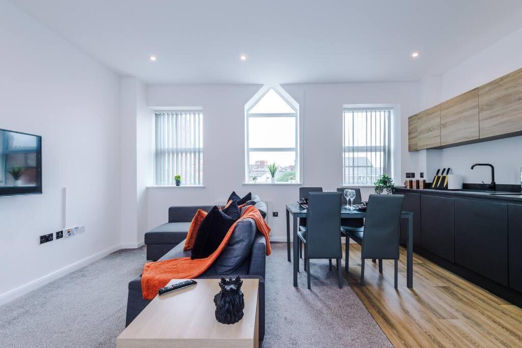 Stunning 2-Bedroom Apartment In Bolton Luaran gambar