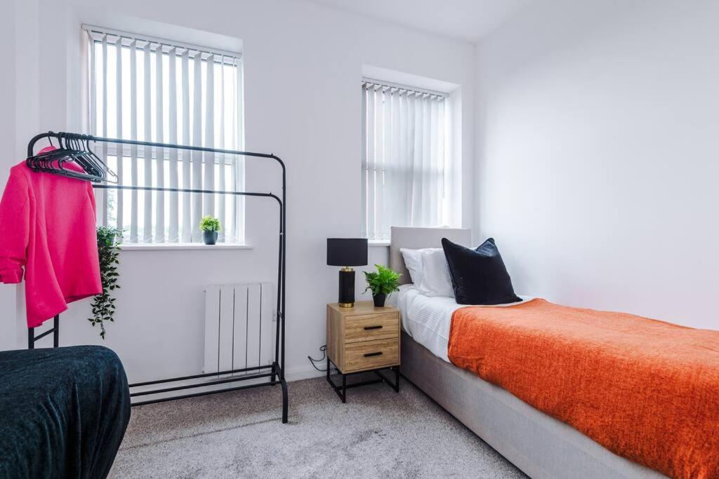 Stunning 2-Bedroom Apartment In Bolton Luaran gambar